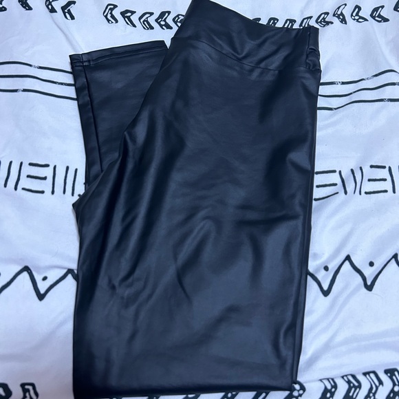 Black Faux Leather Leggings - Picture 4 of 4